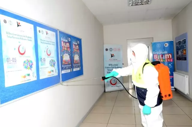 Palandöken'de Koronavirüs İçin Oluşturulan Özel Ekip 7/24 Mesai Yapıyor Palandöken'de Koronavirüs İçin Oluşturulan Özel Ekip 7/24 Mesai Yapıyor