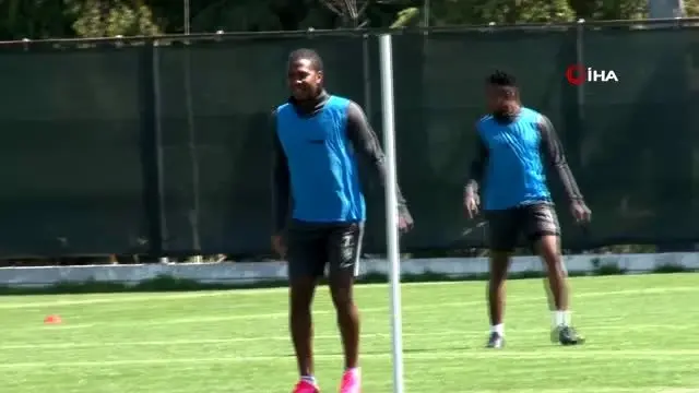 Rodallega'dan, liglerin devam etmesine ilişkin tepki Rodallega'dan, liglerin devam etmesine ilişkin tepki