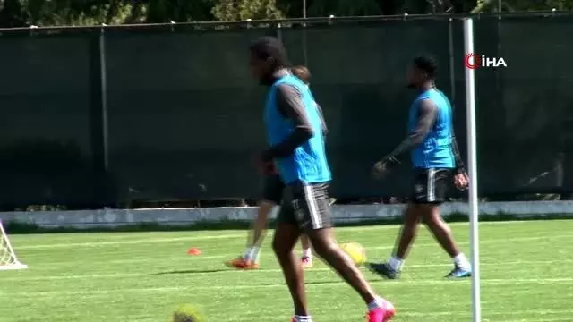 Rodallega'dan, liglerin devam etmesine ilişkin tepki Rodallega'dan, liglerin devam etmesine ilişkin tepki