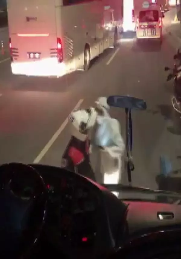 Sosyal medyadaki o görüntülere Soylu ve Gül'den tepki Sosyal medyadaki o görüntülere Soylu ve Gül'den tepki