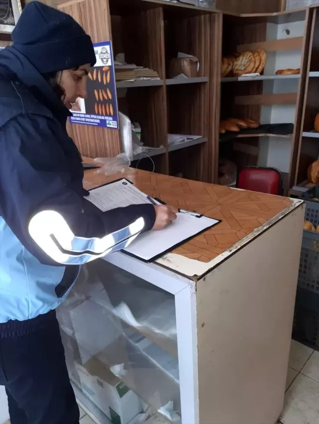 Ulaş Belediyesi zabıta ekipleri marketleri denetledi Ulaş Belediyesi zabıta ekipleri marketleri denetledi