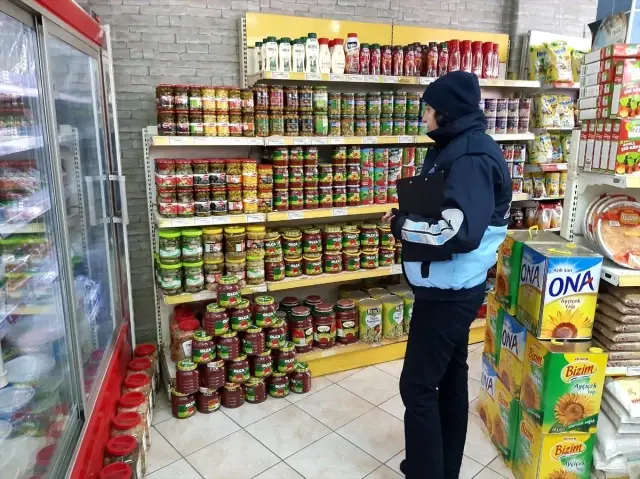 Ulaş Belediyesi zabıta ekipleri marketleri denetledi Ulaş Belediyesi zabıta ekipleri marketleri denetledi