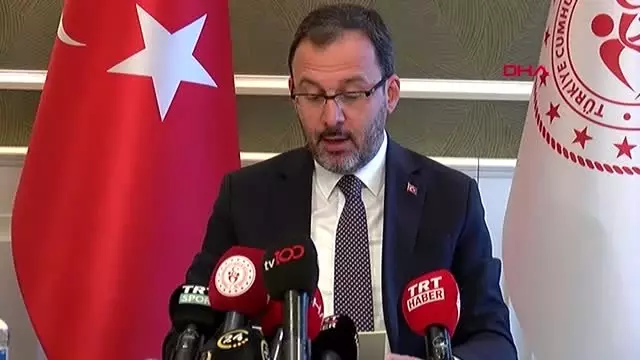 ANKARA Gençlik ve Spor Bakanı Kasapoğlu: Liglerin ertelenmesine karar verdik ANKARA Gençlik ve Spor Bakanı Kasapoğlu: Liglerin ertelenmesine karar verdik