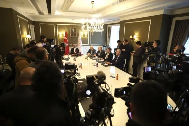 Bakan Kasapoğlu: 'Liglerin ertelenmesine birlikte karar verdik' Bakan Kasapoğlu: 'Liglerin ertelenmesine birlikte karar verdik'