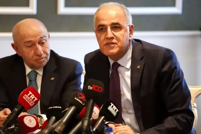 Bakan Kasapoğlu: 'Liglerin ertelenmesine birlikte karar verdik' Bakan Kasapoğlu: 'Liglerin ertelenmesine birlikte karar verdik'