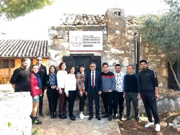 Çanakkale türküsüne tarihi mekanlarda klip çektiler Çanakkale türküsüne tarihi mekanlarda klip çektiler