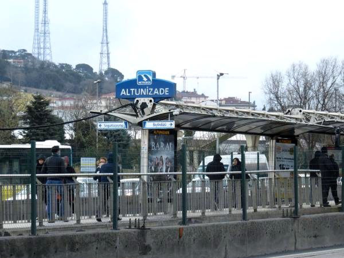 Cumhurbaşkanı Erdoğan'ın 'Evde kalın' çağrısının ardından İstanbul'da yollar boş kaldı