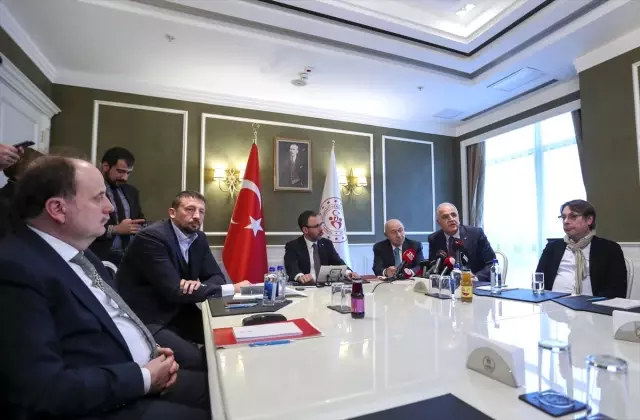 Futbol, basketbol, voleybol ve hentbolda liglerin ertelenmesi (1) Futbol, basketbol, voleybol ve hentbolda liglerin ertelenmesi (1)