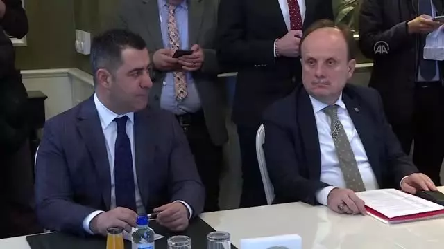 Futbol, basketbol, voleybol ve hentbolda liglerin ertelenmesi Futbol, basketbol, voleybol ve hentbolda liglerin ertelenmesi