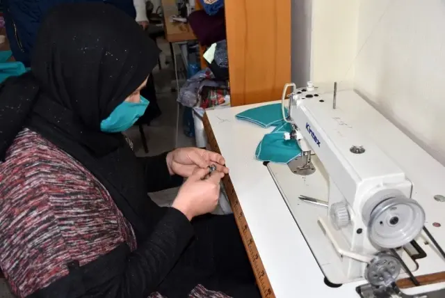 Halk eğitim merkezinden virüse maske desteği Halk eğitim merkezinden virüse maske desteği