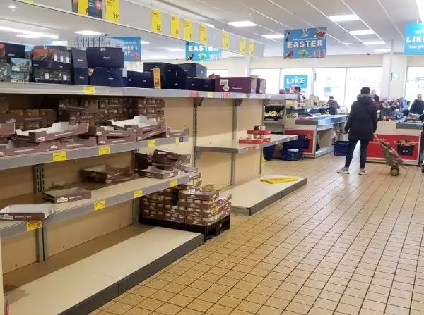 İngiltere'de marketlerden koronavirüs önlemi
