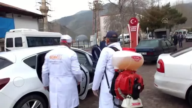 Keban Belediyesi, koronavirüs tedbirlerine karşı özel araçları dezenfekte etti Keban Belediyesi, koronavirüs tedbirlerine karşı özel araçları dezenfekte etti