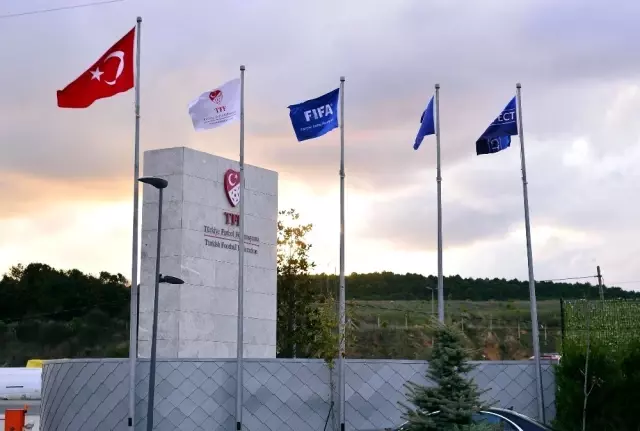 Ligler ertelendi: TFF'nin dün görüştüğü erteleme kararı, bugünkü toplantıyla netlik kazandı Ligler ertelendi: TFF'nin dün görüştüğü erteleme kararı, bugünkü toplantıyla netlik kazandı