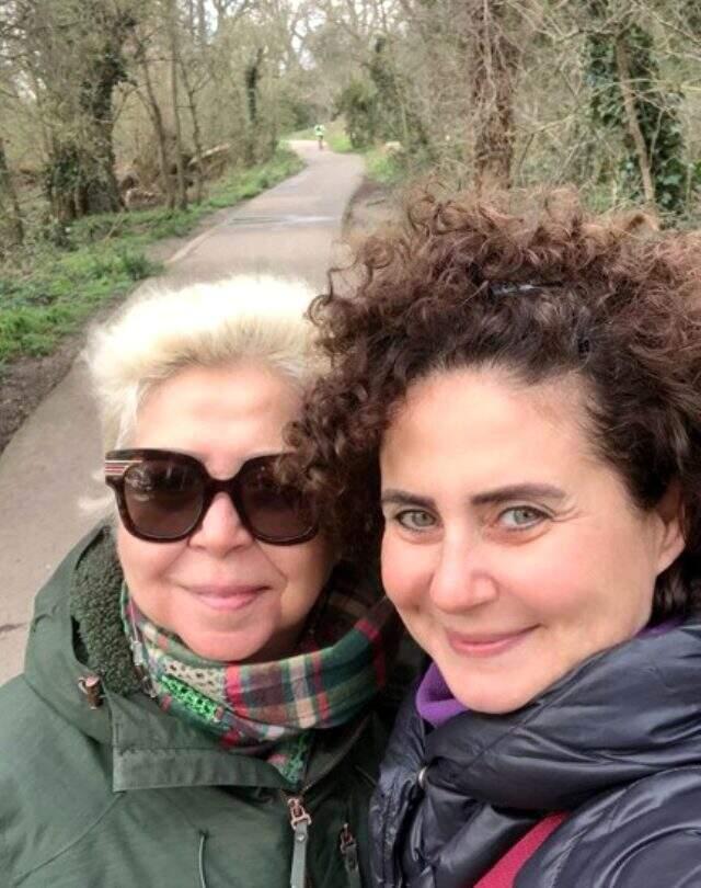 Londra'da yaşayan Esra Akkaya, son uçakla Türkiye'ye döndü