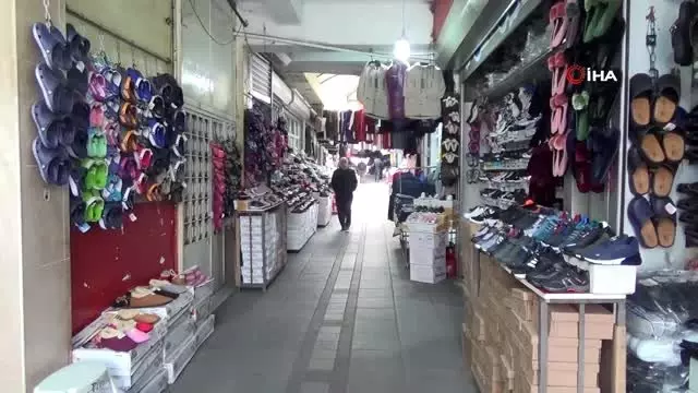 Lüleburgaz'da sokaklar ve meydanlar boş kaldı Lüleburgaz'da sokaklar ve meydanlar boş kaldı