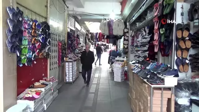 Lüleburgaz'da sokaklar ve meydanlar boş kaldı Lüleburgaz'da sokaklar ve meydanlar boş kaldı