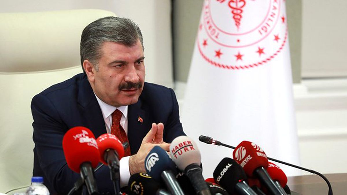 Sağlık Bakanı Koca, sağlıkçılar için '3 gün alkışlayalım' çağrısı yaptı
