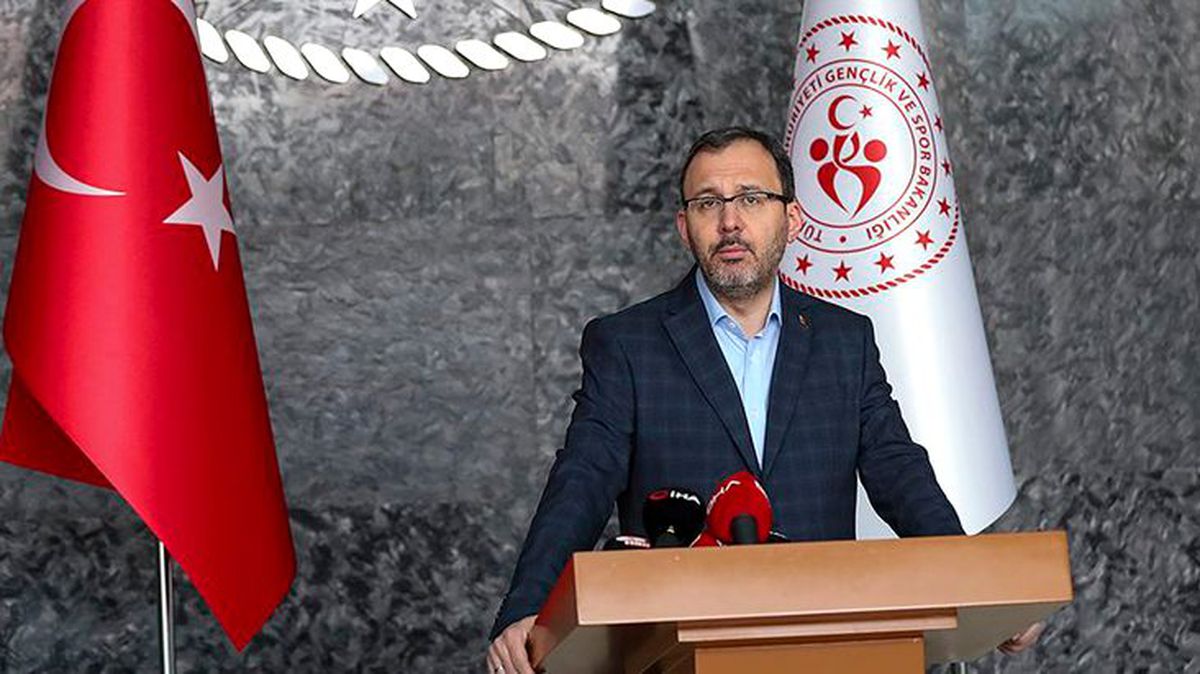 Son Dakika: Gençlik ve Spor Bakanı Kasapoğlu: Futbol, basketbol ve voleybol ligleri ertelendi