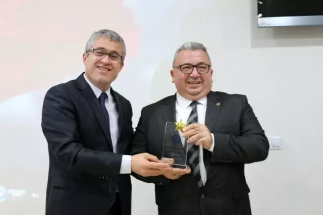Uşak Üniversitesi yılın finans ve iş dünyası 'en'lerini seçti Uşak Üniversitesi yılın finans ve iş dünyası 'en'lerini seçti