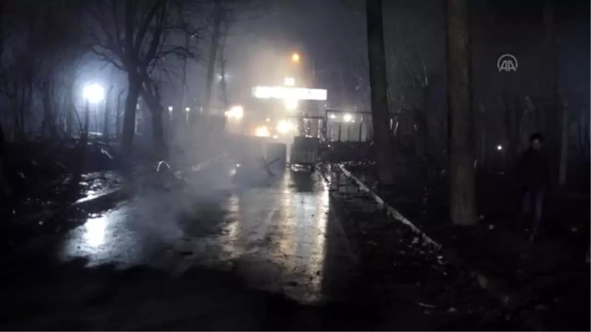 Yunanistan sığınmacılara attığı gaz bombalarıyla bölgeyi savaş alanına çevirdi