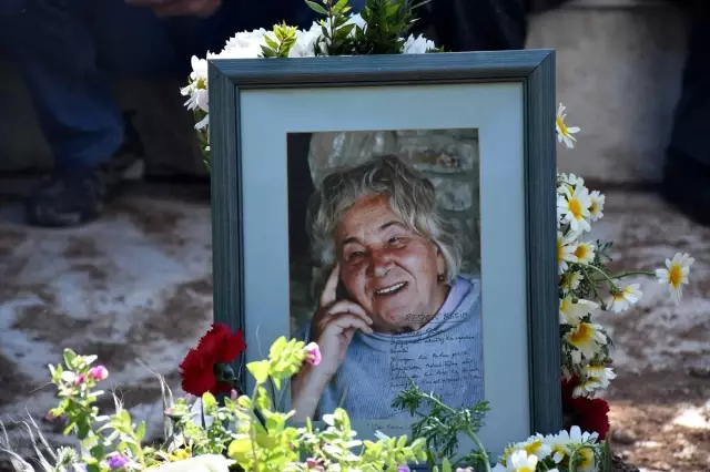 Can Yücel'in eşi Güler Yücel son yolculuğuna uğurlandı Can Yücel'in eşi Güler Yücel son yolculuğuna uğurlandı