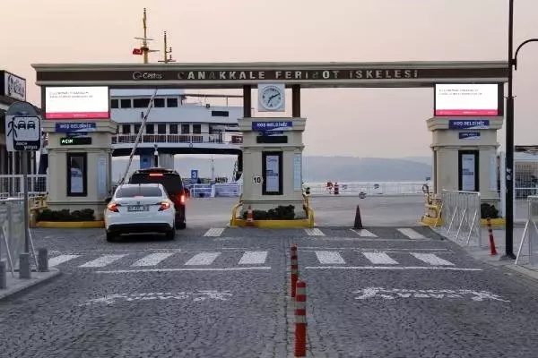Çanakkale'de koronavirüs tedbirleri kapsamında feribot seferlerinin sayısı azaltıldı