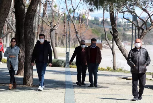 Dünyaca ünlü Konyaaltı Sahilini de Korona vurdu Dünyaca ünlü Konyaaltı Sahilini de Korona vurdu