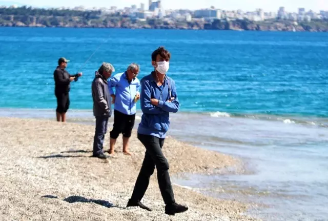 Dünyaca ünlü Konyaaltı Sahilini de Korona vurdu Dünyaca ünlü Konyaaltı Sahilini de Korona vurdu