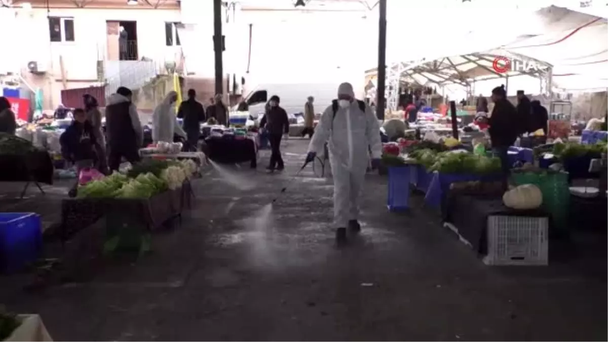 Halk pazarında önce dezenfekte yapıldı sonra dua edildi
