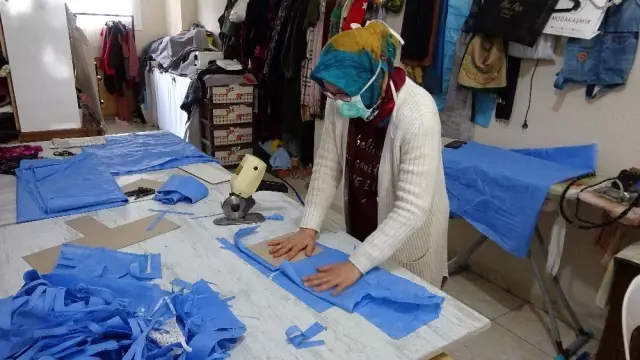 Hastane maske talep etti gönüllüler dikmeye başladı Hastane maske talep etti gönüllüler dikmeye başladı