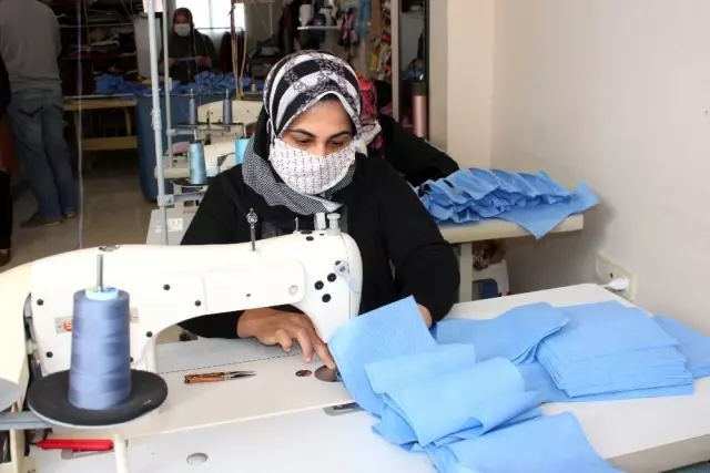 Hastane maske talep etti gönüllüler dikmeye başladı Hastane maske talep etti gönüllüler dikmeye başladı