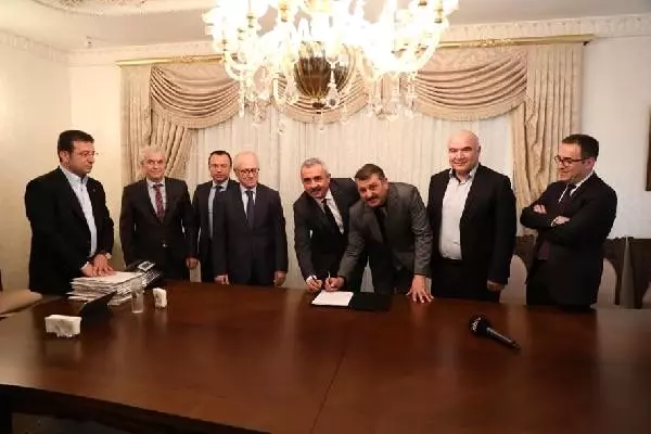 İBB'de 208 kişi tekrar işe alındı İBB'de 208 kişi tekrar işe alındı