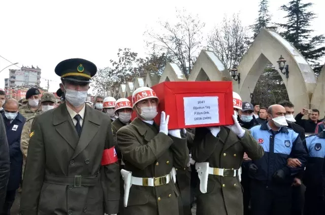 İdlib şehidi son yolculuğuna uğurlandı İdlib şehidi son yolculuğuna uğurlandı