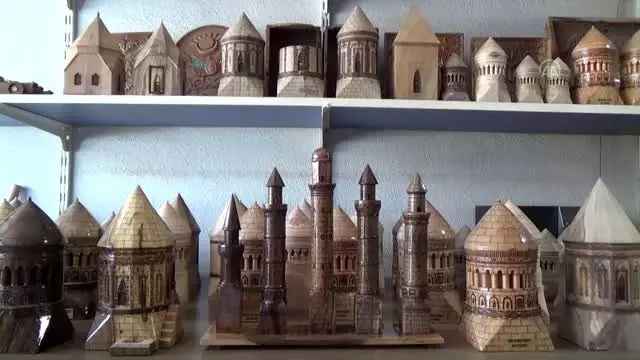Kurumuş ceviz ağaçları tarihi eserlerin maketine dönüştürülüyor Kurumuş ceviz ağaçları tarihi eserlerin maketine dönüştürülüyor