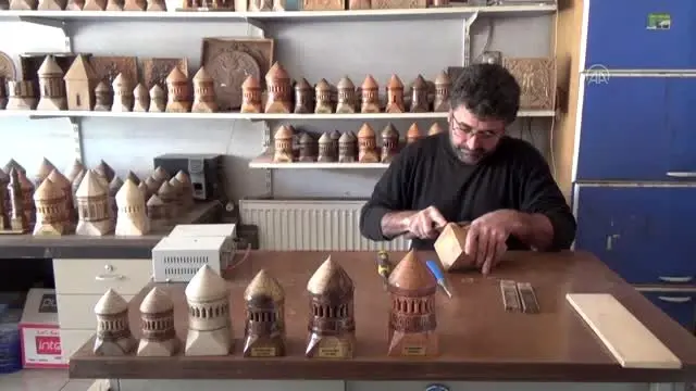 Kurumuş ceviz ağaçları tarihi eserlerin maketine dönüştürülüyor Kurumuş ceviz ağaçları tarihi eserlerin maketine dönüştürülüyor