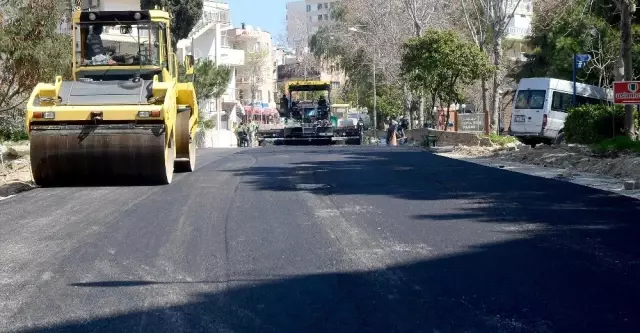 Kuşadası Belediyesi'nden asfaltlama seferberliği Kuşadası Belediyesi'nden asfaltlama seferberliği