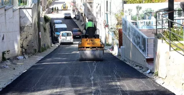 Kuşadası Belediyesi'nden asfaltlama seferberliği Kuşadası Belediyesi'nden asfaltlama seferberliği