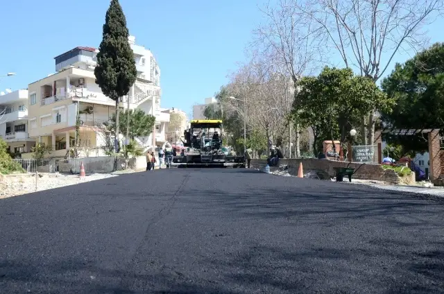Kuşadası Belediyesi'nden asfaltlama seferberliği Kuşadası Belediyesi'nden asfaltlama seferberliği