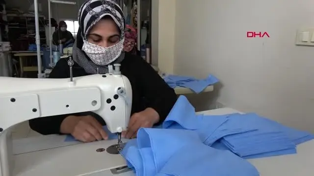 MERSİN Hastane talep etti, halk eğitim merkezinde maske dikimine başladı MERSİN Hastane talep etti, halk eğitim merkezinde maske dikimine başladı