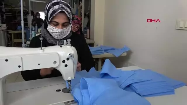 MERSİN Hastane talep etti, halk eğitim merkezinde maske dikimine başladı MERSİN Hastane talep etti, halk eğitim merkezinde maske dikimine başladı