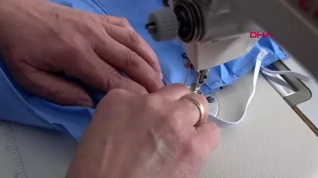 MERSİN Hastane talep etti, halk eğitim merkezinde maske dikimine başladı MERSİN Hastane talep etti, halk eğitim merkezinde maske dikimine başladı