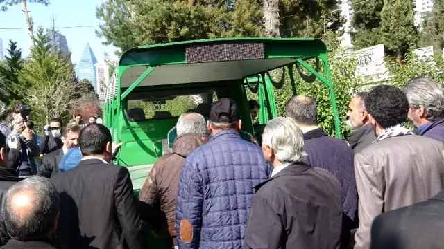 Muhterem Nur son yolculuğuna uğurlandı Muhterem Nur son yolculuğuna uğurlandı