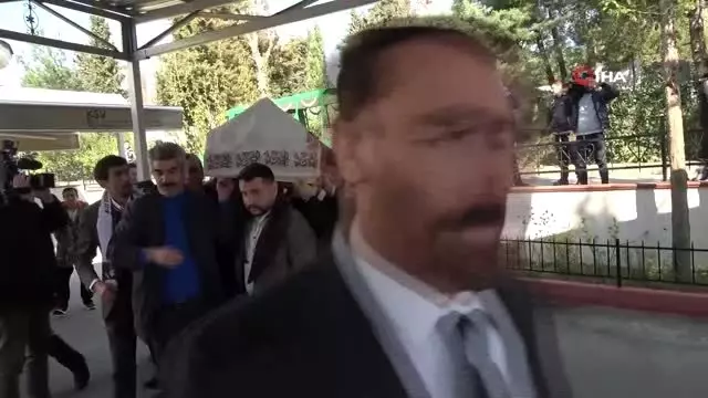 Muhterem Nur son yolculuğuna uğurlandı Muhterem Nur son yolculuğuna uğurlandı