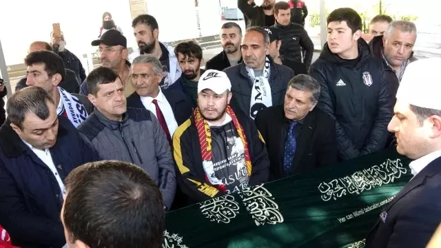 Muhterem Nur son yolculuğuna uğurlandı Muhterem Nur son yolculuğuna uğurlandı