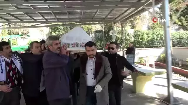Muhterem Nur son yolculuğuna uğurlandı Muhterem Nur son yolculuğuna uğurlandı