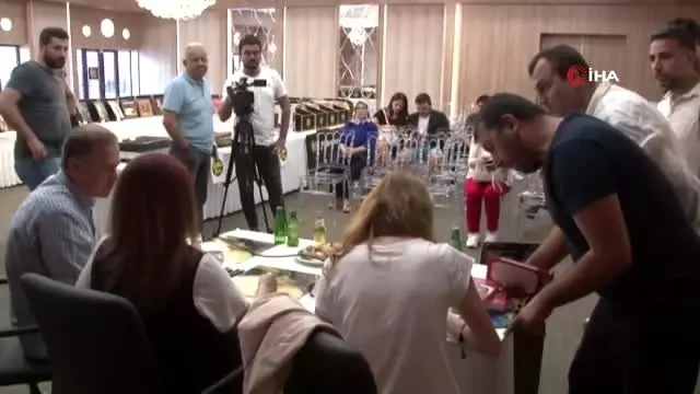 Müslüm Gürses'in eşi Muhterem Nur, hayatını kaybetti Müslüm Gürses'in eşi Muhterem Nur, hayatını kaybetti