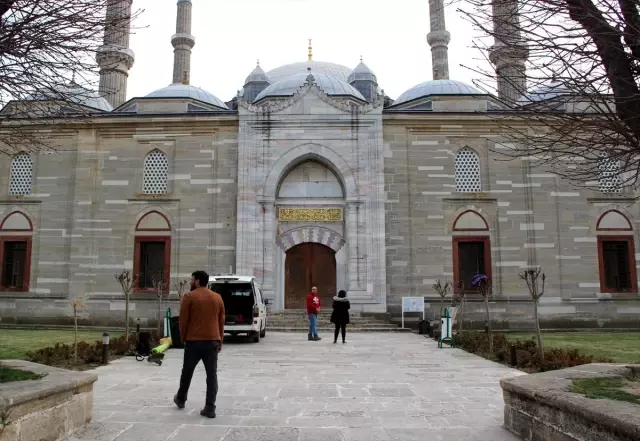 Selimiye'de cuma vakti koronavirüs tedbiri Selimiye'de cuma vakti koronavirüs tedbiri