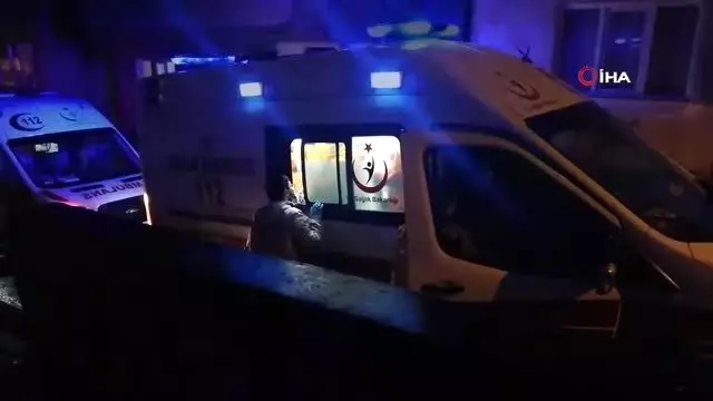 Sobadan sızan dumandan zehirlenen 3 kişi hastaneye kaldırıldı Sobadan sızan dumandan zehirlenen 3 kişi hastaneye kaldırıldı