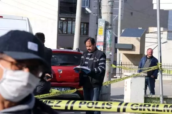Sokak ortasında husumetlisine ateş açtı, yoldan geçen de vuruldu Sokak ortasında husumetlisine ateş açtı, yoldan geçen de vuruldu