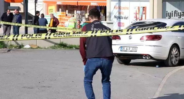 Sokak ortasında husumetlisine ateş açtı, yoldan geçen de vuruldu Sokak ortasında husumetlisine ateş açtı, yoldan geçen de vuruldu